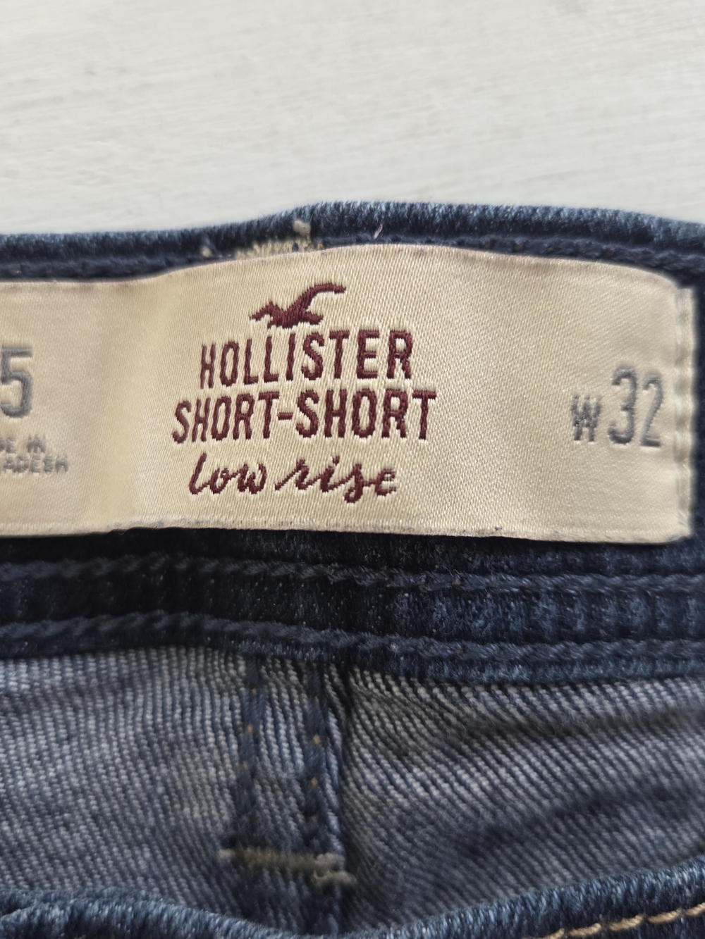 Hollister Low Rise Short-Short - Picture 2 of 3